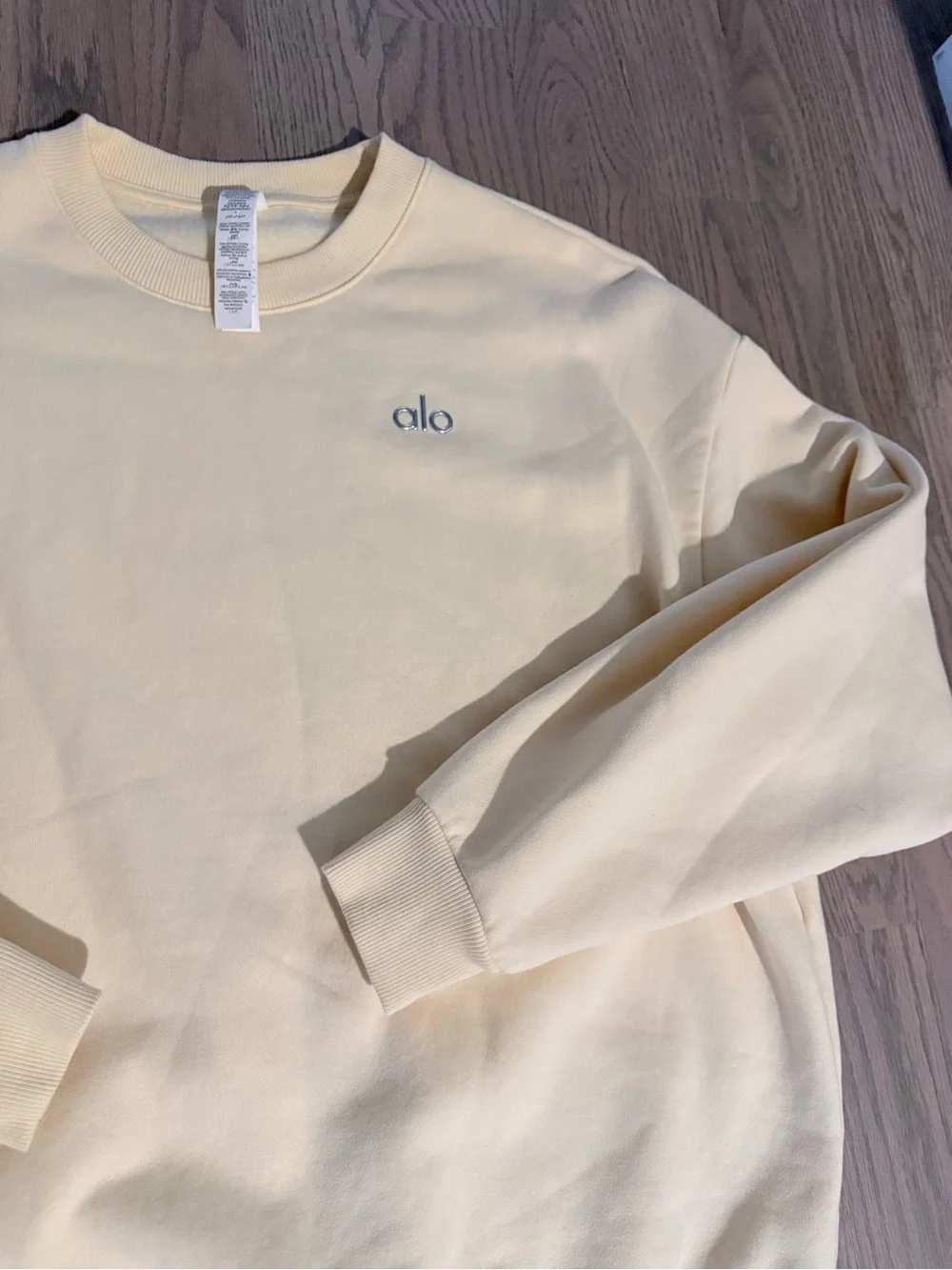 ALO Yoga Accolade Sweatshirt in Candlelight Yellow